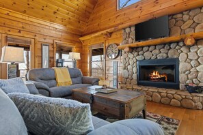 TV, peis og kontorer