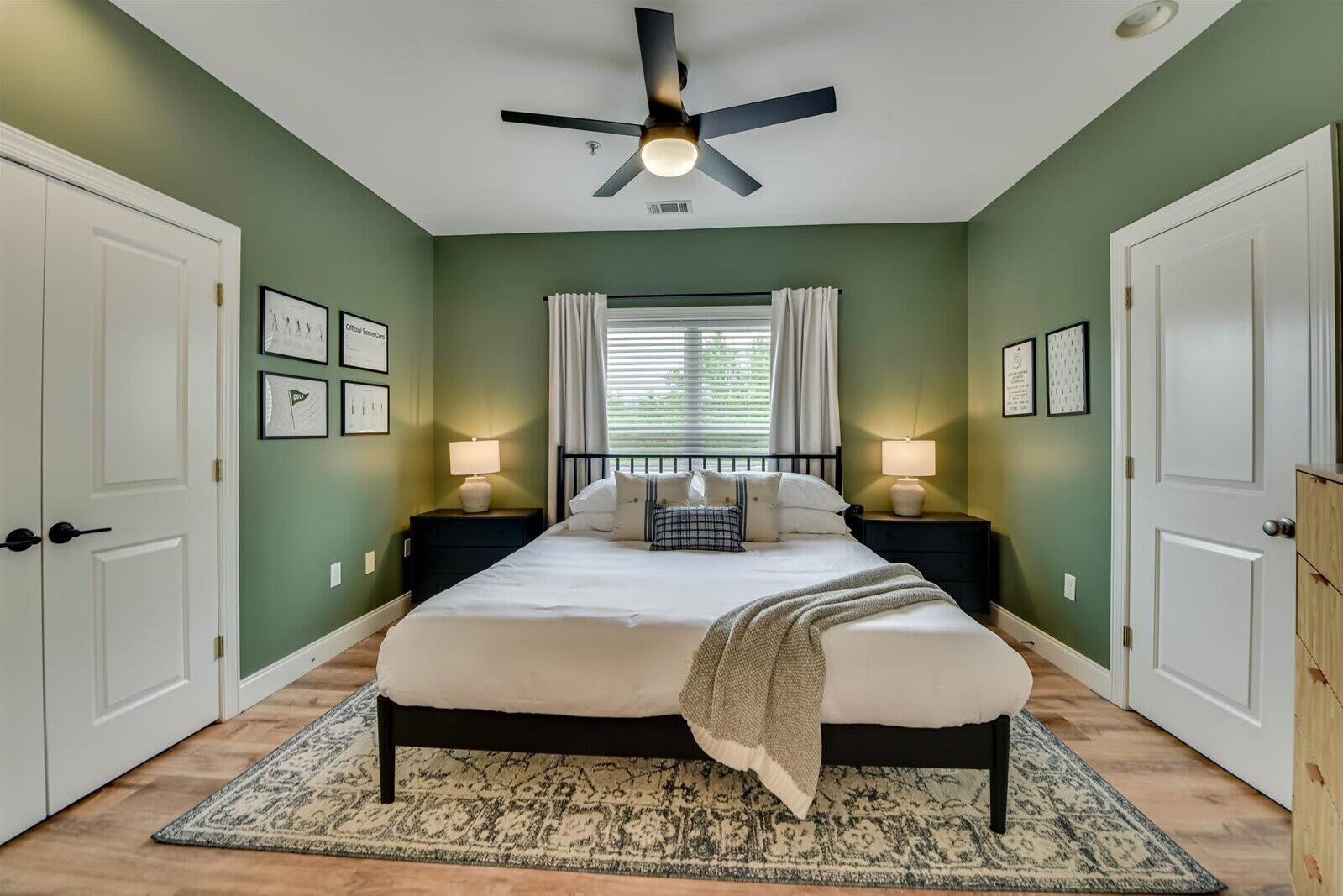 2 bedrooms, desk, iron/ironing board, WiFi