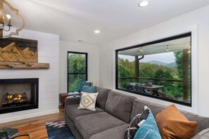 TV, peis og kontorer