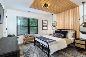 4 chambres, bureau, fer et planche à repasser, lit parapluie