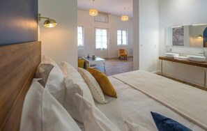 Comfort Double Room, Park View | Free WiFi, bed sheets - Domaine Beaumont - Vignoble & Maison d'Hôtes Vigneronne  (Distré)