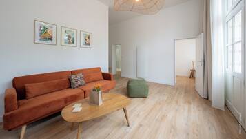 Family Double Room, Park View | Living area