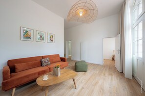 Family Double Room, Park View | Living area