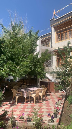 Lobby sitting area - Ser-Dung Guest House (Leh)