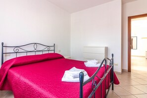 2 bedrooms, iron/ironing board, WiFi, bed sheets - GuestHost Olbia Birght Flat with Terrace & Private Parking! (Olbia)