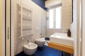 Shower, hair dryer, bidet, towels - GuestHost - Cozy Studio Apartment Tortona Milan (Milan)