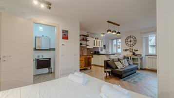 1 camera, Wi-Fi, lenzuola