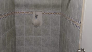 Toalhas de banho, papel higiênico