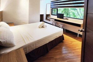 Deluxe kamer (Queen) | Een bureau, gratis wifi, beddengoed