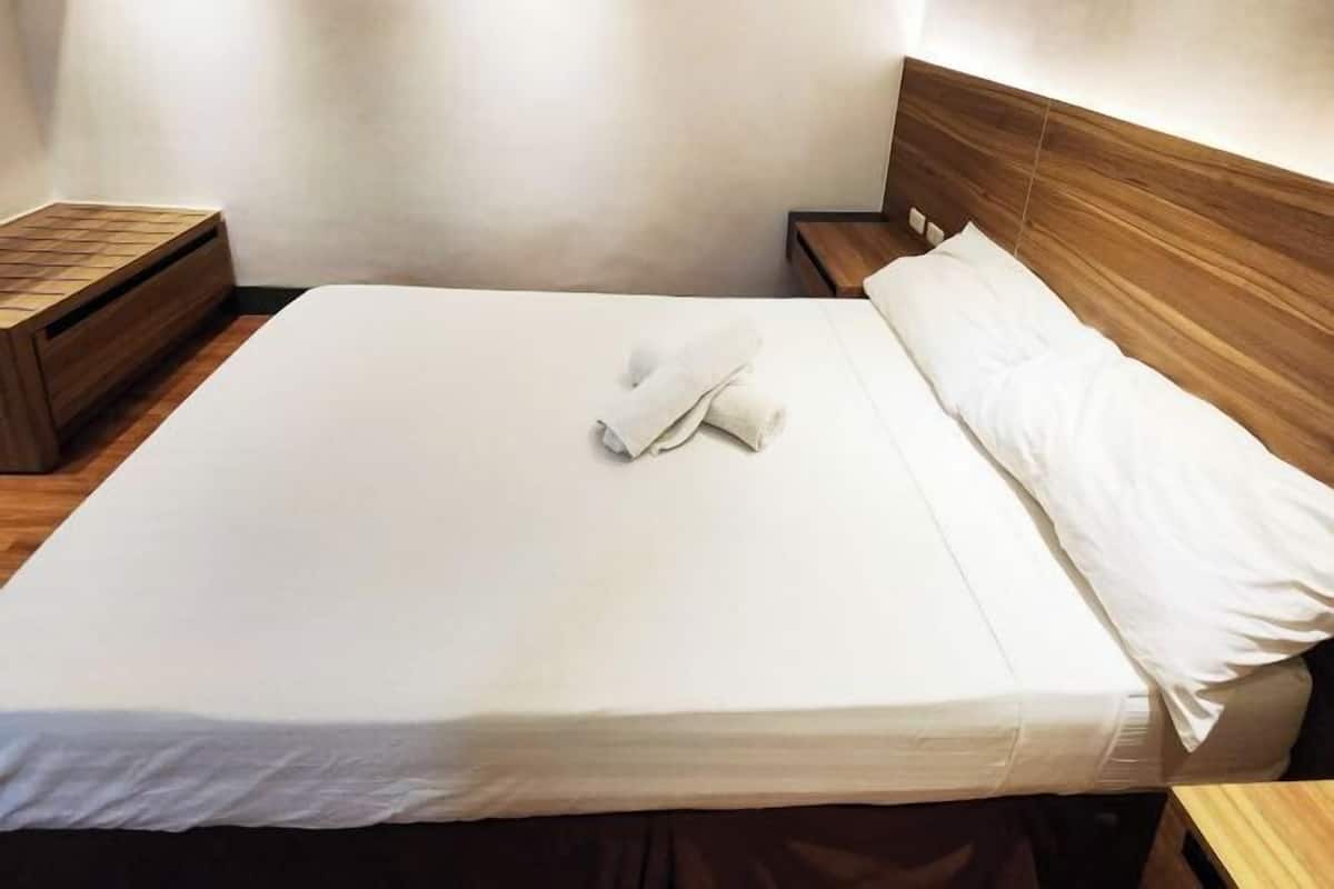 Desk, free WiFi, bed sheets