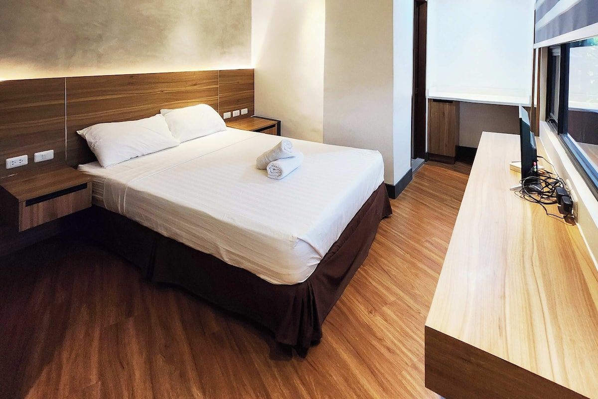 Deluxe Queen Room
