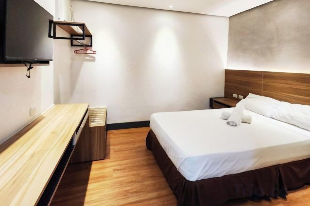 Desk, WiFi (free), bed sheets