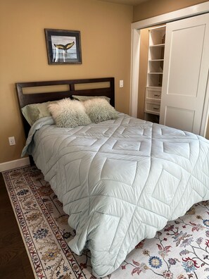 1 bedroom, iron/ironing board, WiFi, bed sheets - Newly constructed 1-bedroom apartment with all amenities, in South Anchorage (Anchorage)