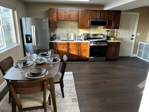 Fridge, microwave, oven, stovetop - Newly constructed 1-bedroom apartment with all amenities, in South Anchorage (Anchorage)