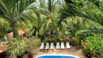 Hồ bơi ngoài trời