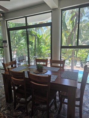 Dining - Little Beach House (Tamanique)