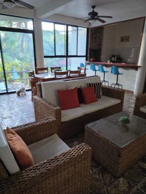 House | Living area - Little Beach House (Tamanique)