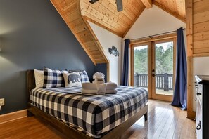 4 bedrooms, iron/ironing board, free WiFi, bed sheets - Strings & Streams | Ellijay,GA (Ellijay)