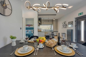 Family House, 2 Bedrooms, Microwave (Villa Gigi with private Pool) | Dining