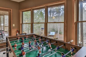 Game room - Hibernation Station | Blue Ridge, GA (McCaysville)