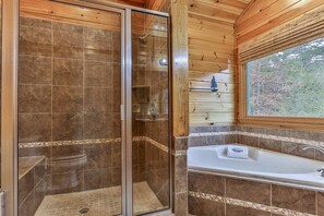 Shower, hair dryer, towels - Hibernation Station | Blue Ridge, GA (McCaysville)