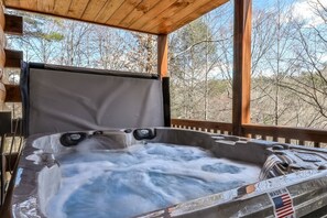 Outdoor spa tub - Ellijay Creekside | Ellijay, GA (Ellijay)