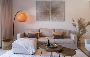 TV, fireplace - Serene hideaway, luxurious 2-bedroom penthouse apartment in the exclusive Paraiso Pueblo (Benahavís)