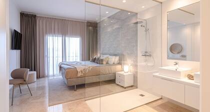 Serene hideaway, luxurious 2-bedroom penthouse apartment in the exclusive Paraiso Pueblo