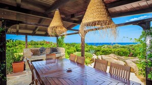 Outdoor dining - Villa Silènis -Puntaldia (Puntaldia)