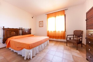 4 dormitorios, tabla de planchar con plancha, Internet y ropa de cama