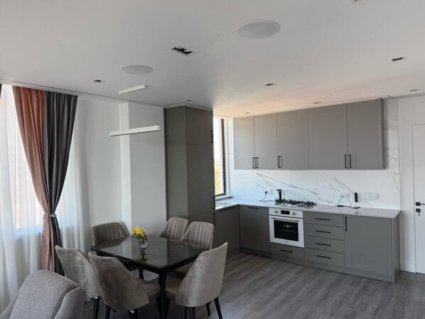 Fridge, oven