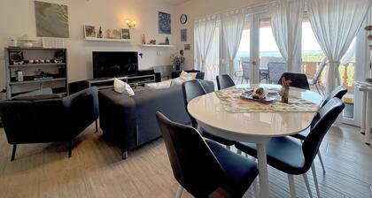 Two-Bedroom Apartment with Sea View Artmare