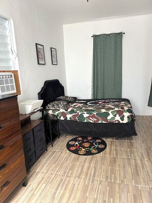 1 habitación, internet y ropa de cama 