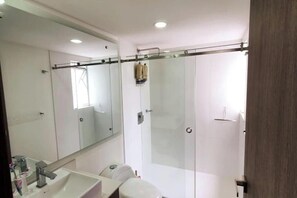 Håndklæder, Sæbe, Shampoo, Toiletpapir