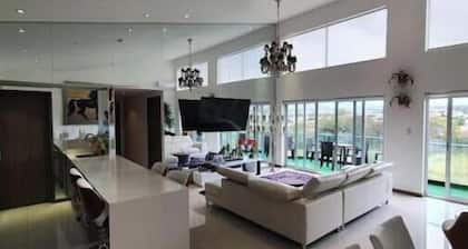 Penthouse safe and beautiful, with stunning views