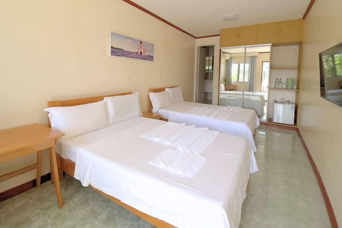 Desk, free WiFi, bed sheets