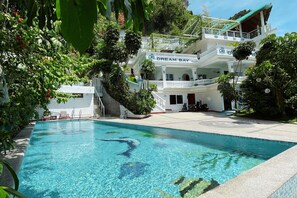 Outdoor pool - Dream Bay Resort powered by Cocotel (Puerto Galera)