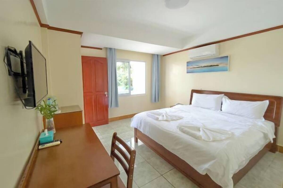Desk, free WiFi, bed sheets