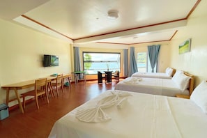Family Deluxe Room | Desk, free WiFi, bed sheets