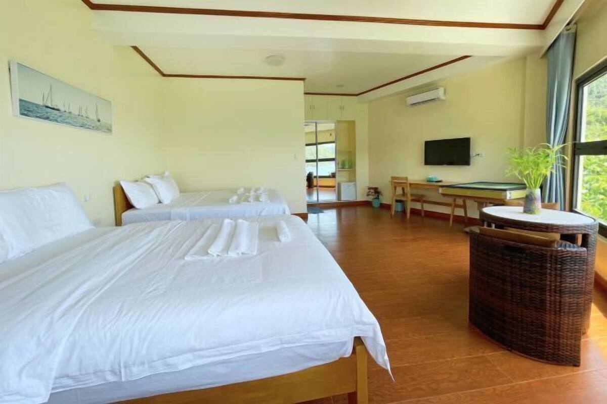 Desk, free WiFi, bed sheets