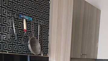 Microwave, oven, stovetop, cookware/dishes/utensils