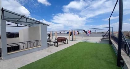 Sky Pearl Airport Stay- WiFi, Netflix, Parking & Views