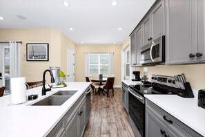 Fridge, oven, stovetop, dishwasher