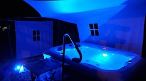 Bañera de hidromasaje privada