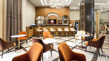 Bar (trong khuôn viên)