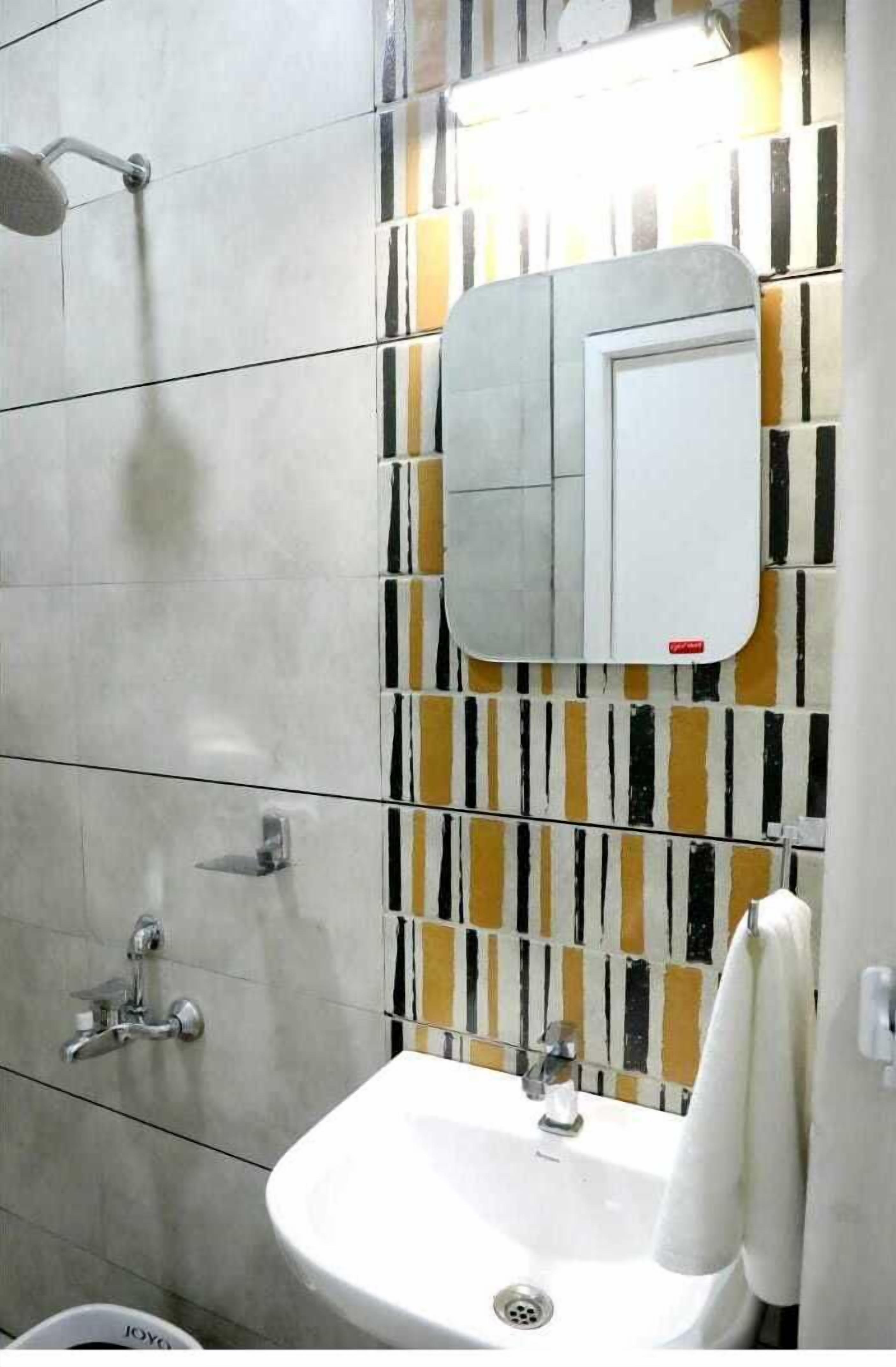 淋浴設備、淋浴花灑、免費盥洗用品、浴袍