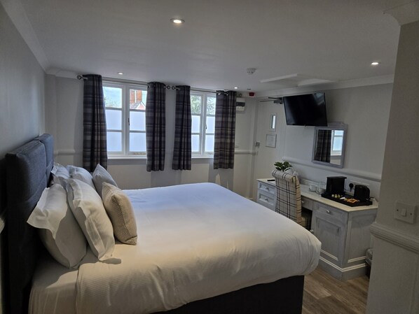 Escritorio y espacio para trabajar con un portátil