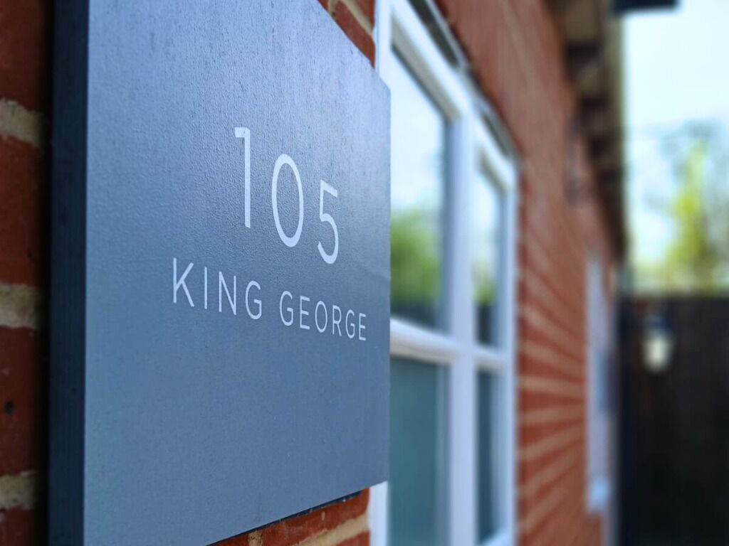 Deluxe Double Room, Ensuite | Desk, laptop workspace, iron/ironing board, free WiFi