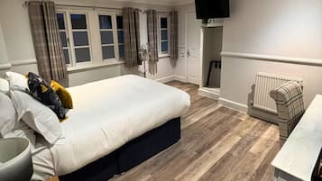 Escritorio y espacio para trabajar con laptop