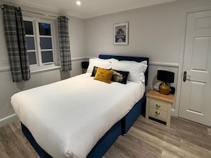 Double Room | Desk, laptop workspace, iron/ironing board, free WiFi - Three Kings (Fornham All Saints)